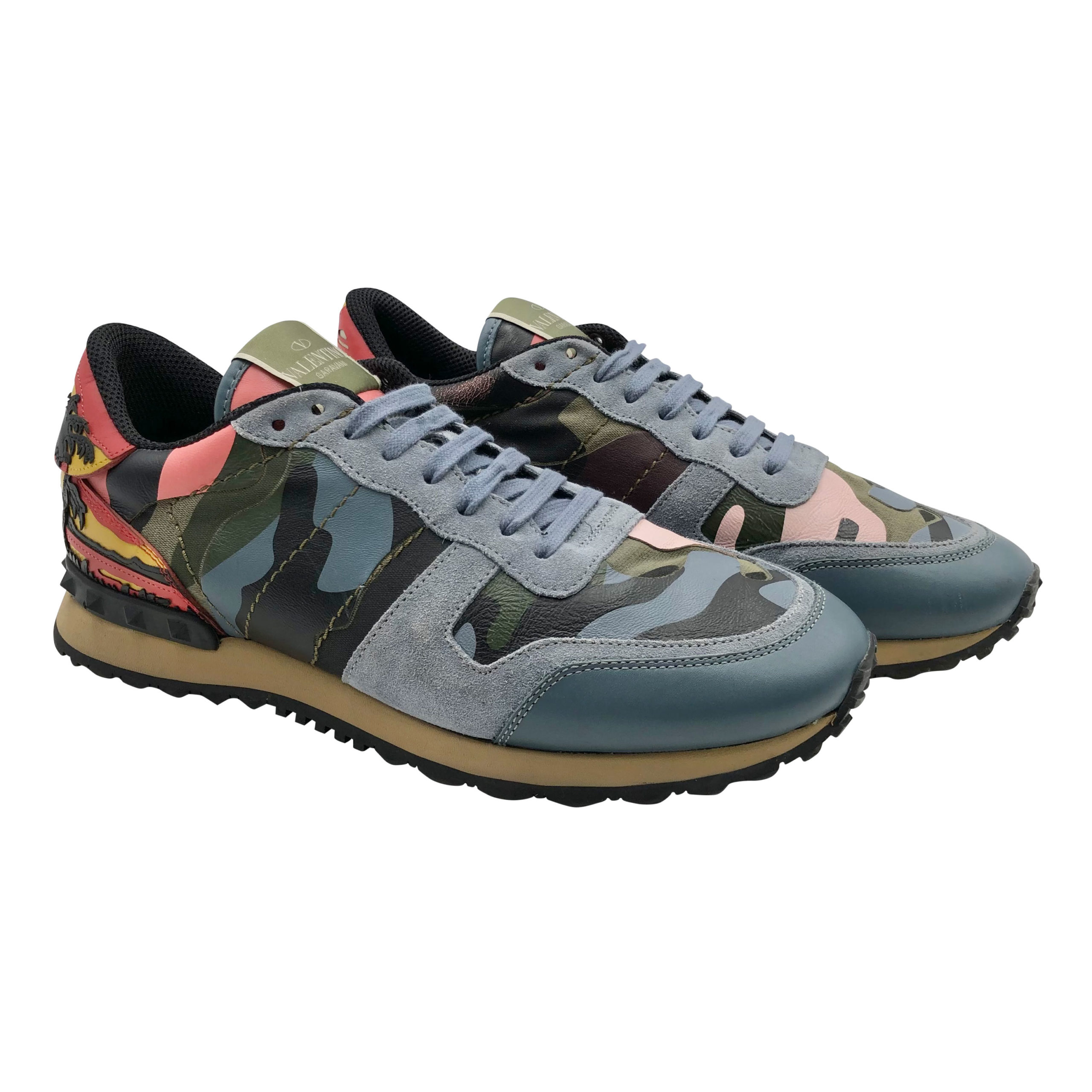 Smitsom sygdom undersøgelse Konsultere Valentino sneakers in blue and pink camo print leather - DOWNTOWN UPTOWN  Genève