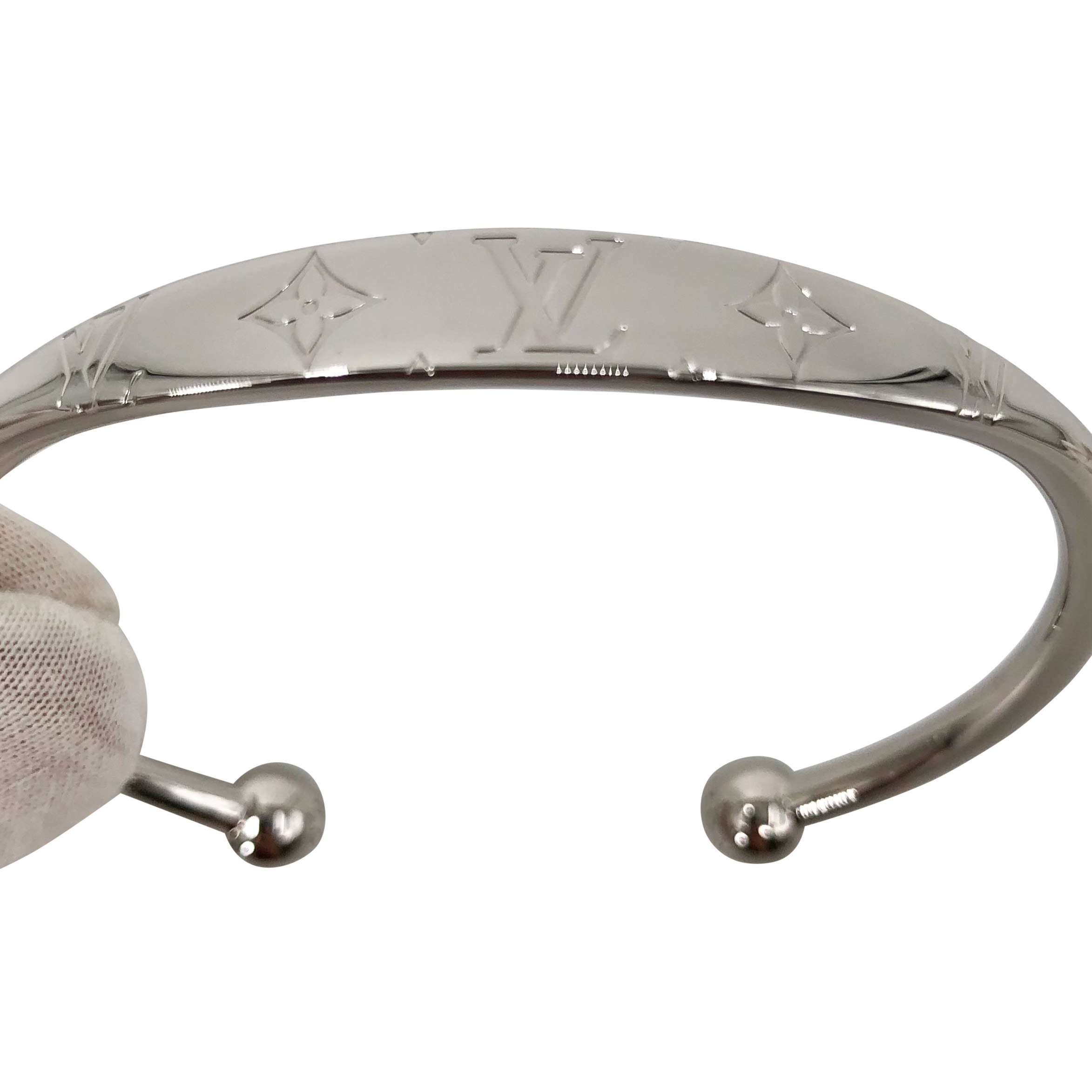 Louis Vuitton bracelet in palladium finished with engraved monogram Jonc -  DOWNTOWN UPTOWN Genève